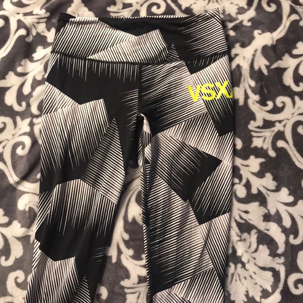VS Sports capri leggings
